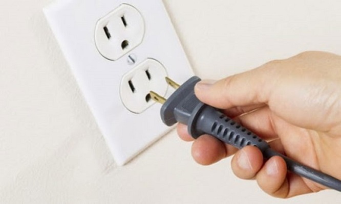 quên cắm nguồn điện