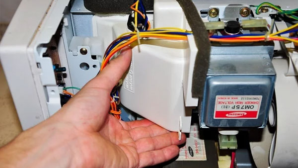 cách sửa lò vi sóng không nóng