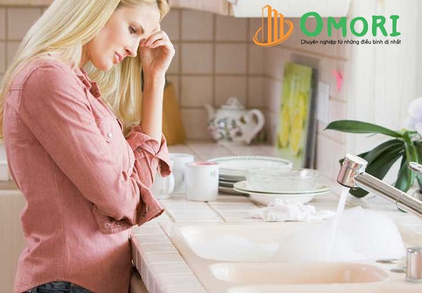 cách xử lý bồn rửa bát bị tắc