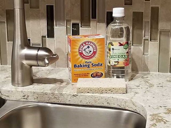 Sử dụng hỗn hợp baking soda, giấm trắng và muối ăn