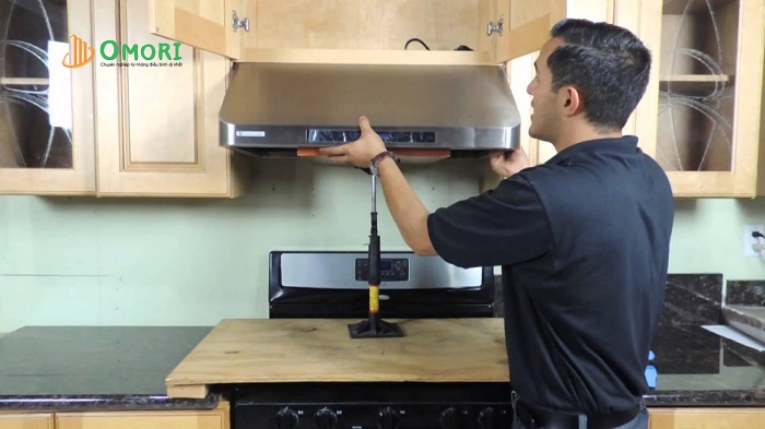 máy hút mùi kêu to do vị trí lắp đặt