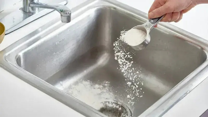 Sử dụng bột để thông khi bị tắc bồn rửa