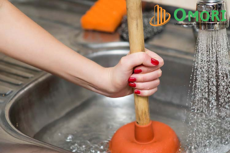 cam-tay-nhung-meo-xu-ly-chau-rua-bat-bi-tac-2